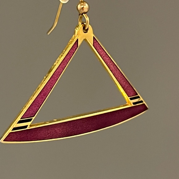 Pair of vintage, Isle of Skye, triangle shaped Earrings for pierced ears. - Picture 3 of 12